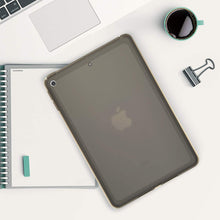 Laden Sie das Bild in den Galerie-Viewer, kwmobile Hülle kompatibel mit Apple iPad Mini 5 (2019) - Silikon Tablet Cover Case Schutzhülle Schwarz Transparent
