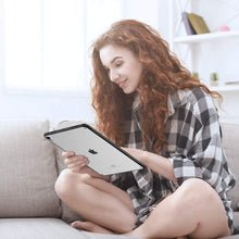 Laden Sie das Bild in den Galerie-Viewer, Dadanism Transparent Hülle Kompatibel mit iPad 10,9" 2020 iPad Air 4. Generation, Schlank Stoßfest Schutzhülle mit Weich Rundum schützend TPU Kante für iPad Air 4 Generation, Schwarz