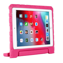 Laden Sie das Bild in den Galerie-Viewer, Kavon Kids Schutzhülle für iPad Pro 12,9 Zoll 2021/2020/2018, Griff umklappbar, stoßfest, leicht, EVA, für Kinder mit 12,9 Zoll (Rosa)