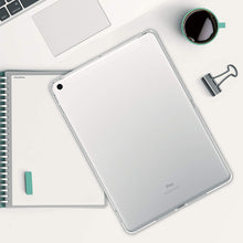 Laden Sie das Bild in den Galerie-Viewer, kwmobile Hülle kompatibel mit Apple iPad 10.2 (2020/8. Gen) - Silikon Tablet Cover Case Schutzhülle Transparent