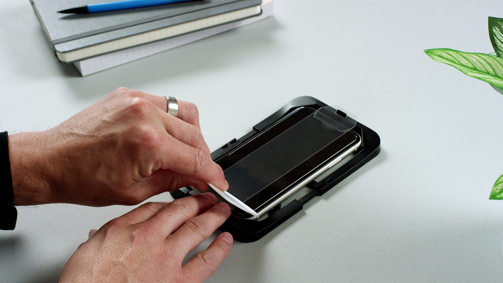 OtterBox Performance Plus Glass - antibakerieller Displayschutz aus gehärtetem Glas für Apple iPhone 12 / 12 Pro, transparent