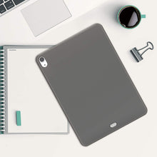 Laden Sie das Bild in den Galerie-Viewer, kwmobile Hülle kompatibel mit Apple iPad Air 4 (2020) - Silikon Tablet Cover Case Schutzhülle Schwarz Transparent