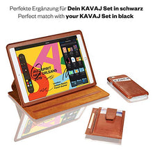 Laden Sie das Bild in den Galerie-Viewer, KAVAJ Lederhülle Hamburg geeignet für Apple iPad 8 iPad 7 2020/2019 10.2&quot; Hülle Cover Cognac-Braun aus echtem Leder fünf Stand und Auto Schlaf/Aufwachen Funktionen. Dünnes Smart-Cover Schutzhülle